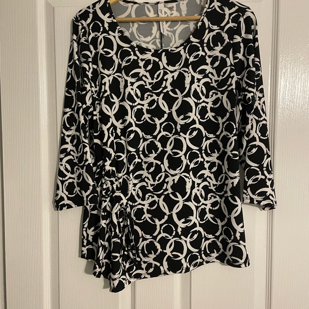 NY collection blk and white top
